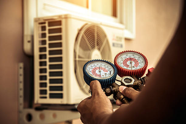 Professional Hvac technician working in Brimfield, OH